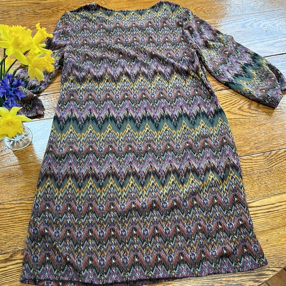 Tacera bell sleeve shift dress.  Size Large.  Green, gold, purple. Fall colors. - Picture 7 of 12